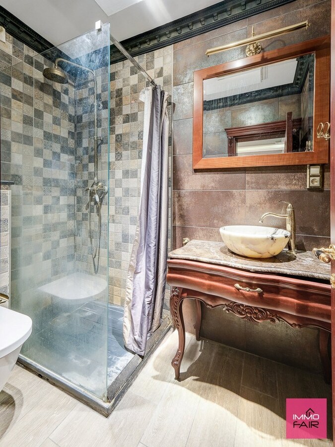 Polyvalent hotel op perceel van 2755 m² 