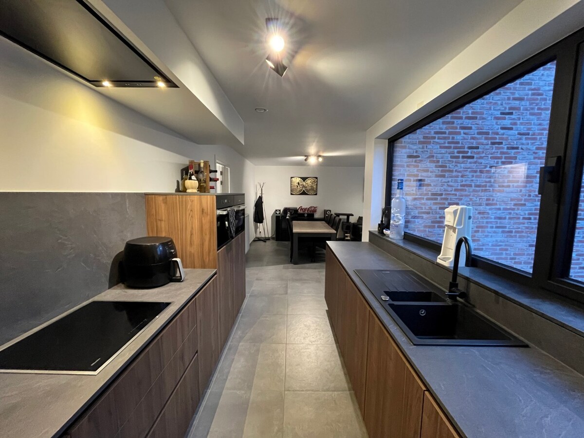 Nieuwbouwwoning in woonerf, hartje Gavere 