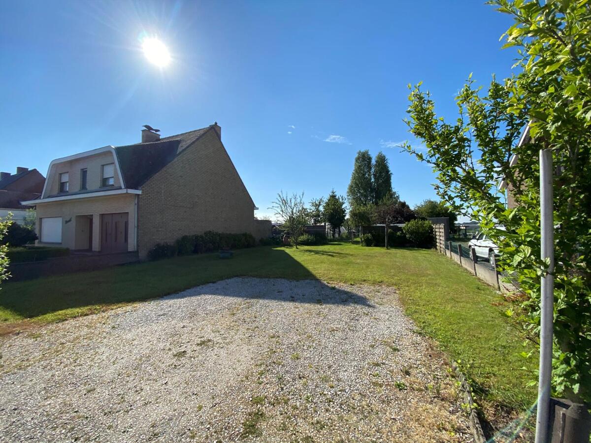 Ruim perceel bouwgrond (1072m²) voor halfopen bebouwing 