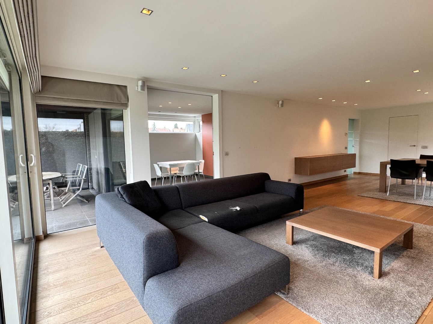 Stijlvolle villa op 909 m² met garage en afgesloten tuin 