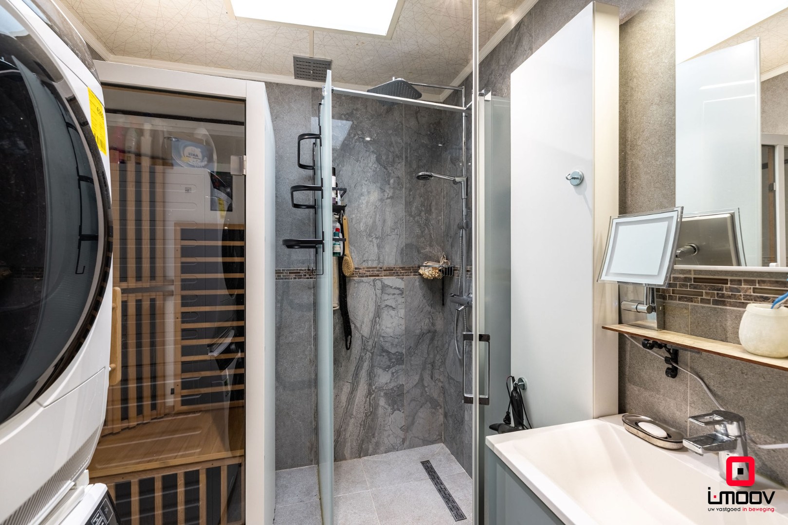 Hoogwaardig gerenoveerde stadswoning met 4 slaapkamers en zuidgericht dakterras 