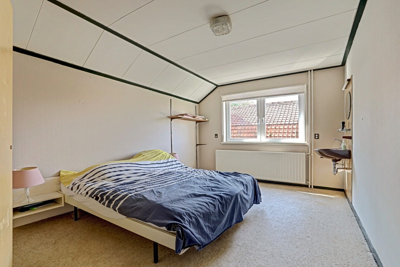 Vrijstaande woning met vijf slaapkamers, garage en royale tuin 