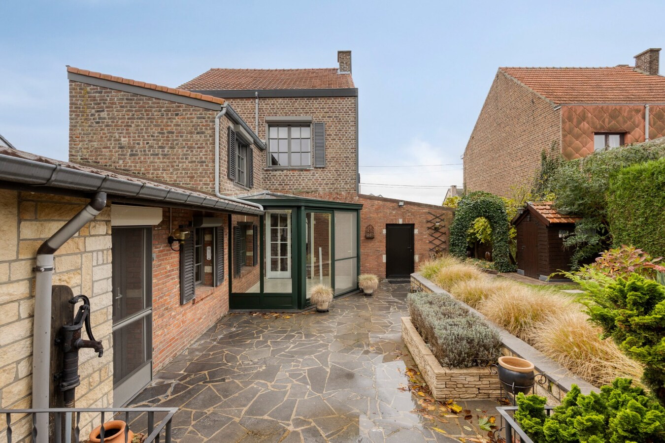 Open bebouwing met 3 slaapkamers in landelijke omgeving 