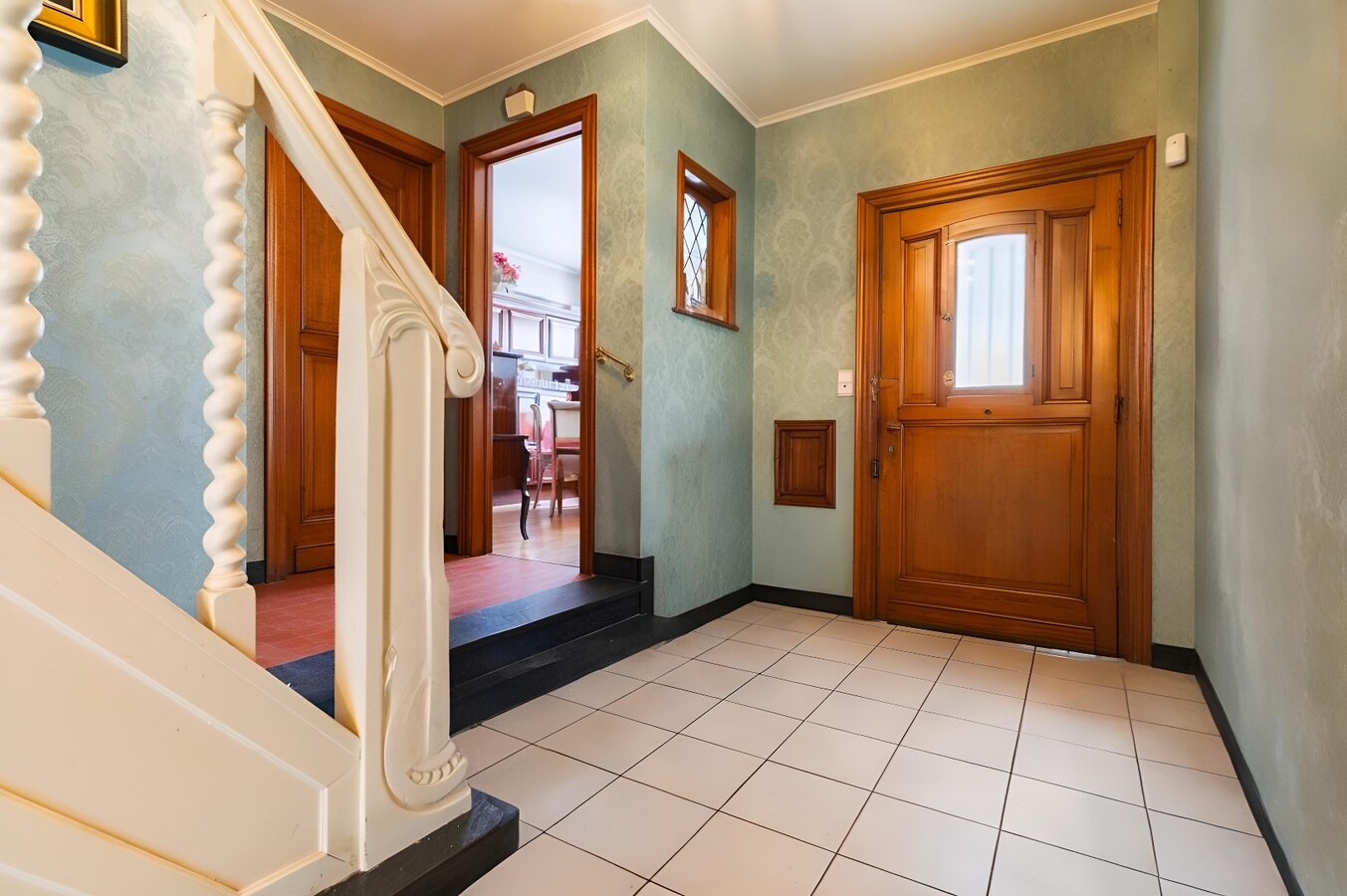 Villa érigée sur 1436m² avec garage, parking et grand jardin, secteur prisé "La Coquinie" !! 