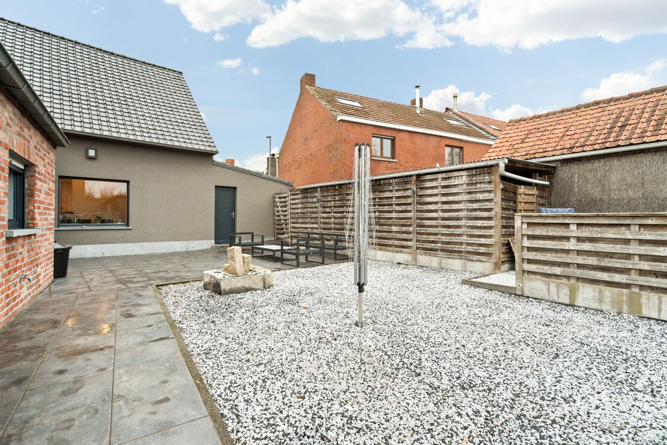 Tot in de puntjes afgewerkte, vrijstaande woning met garage 