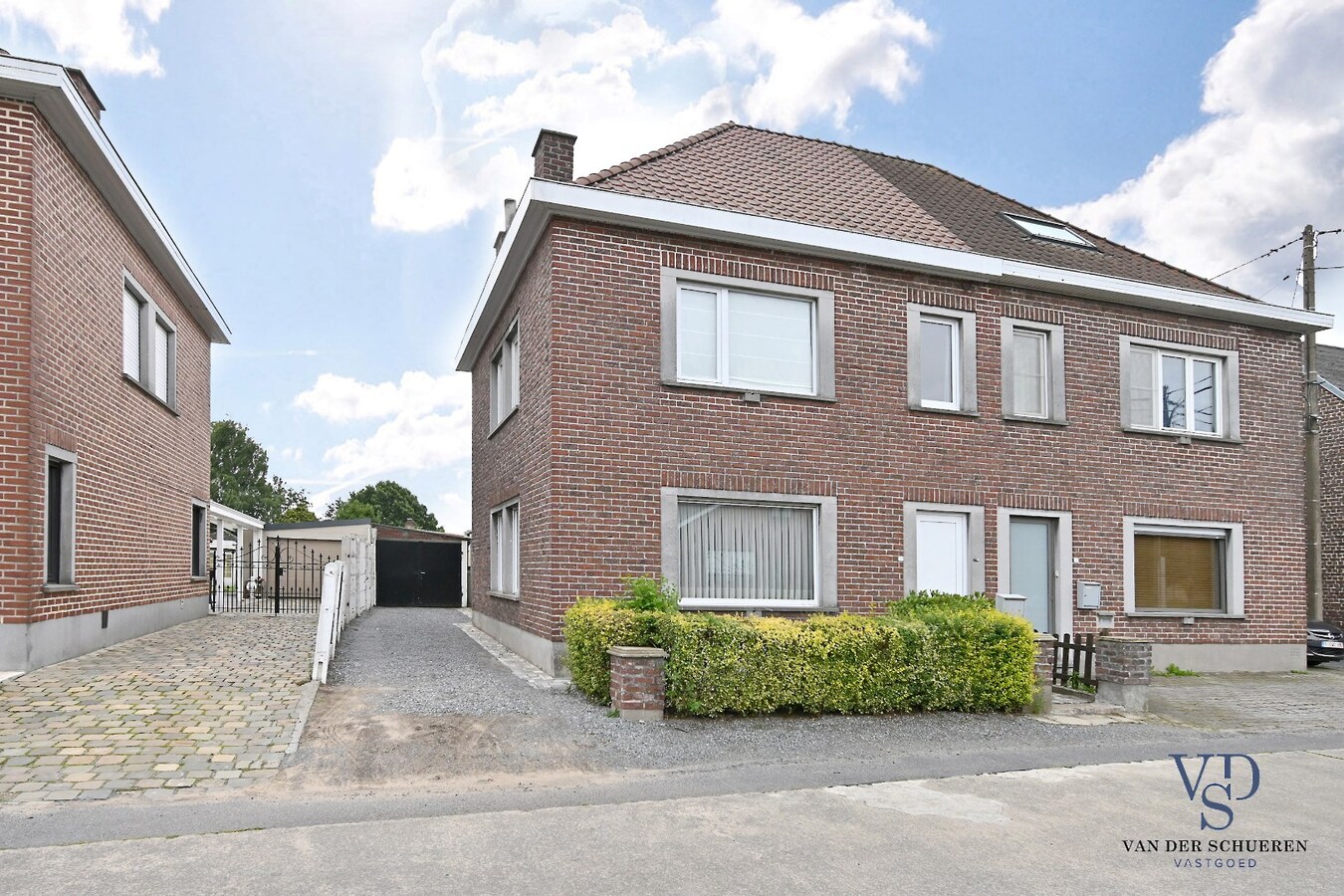 Degelijke Half Open Bebouwing. 