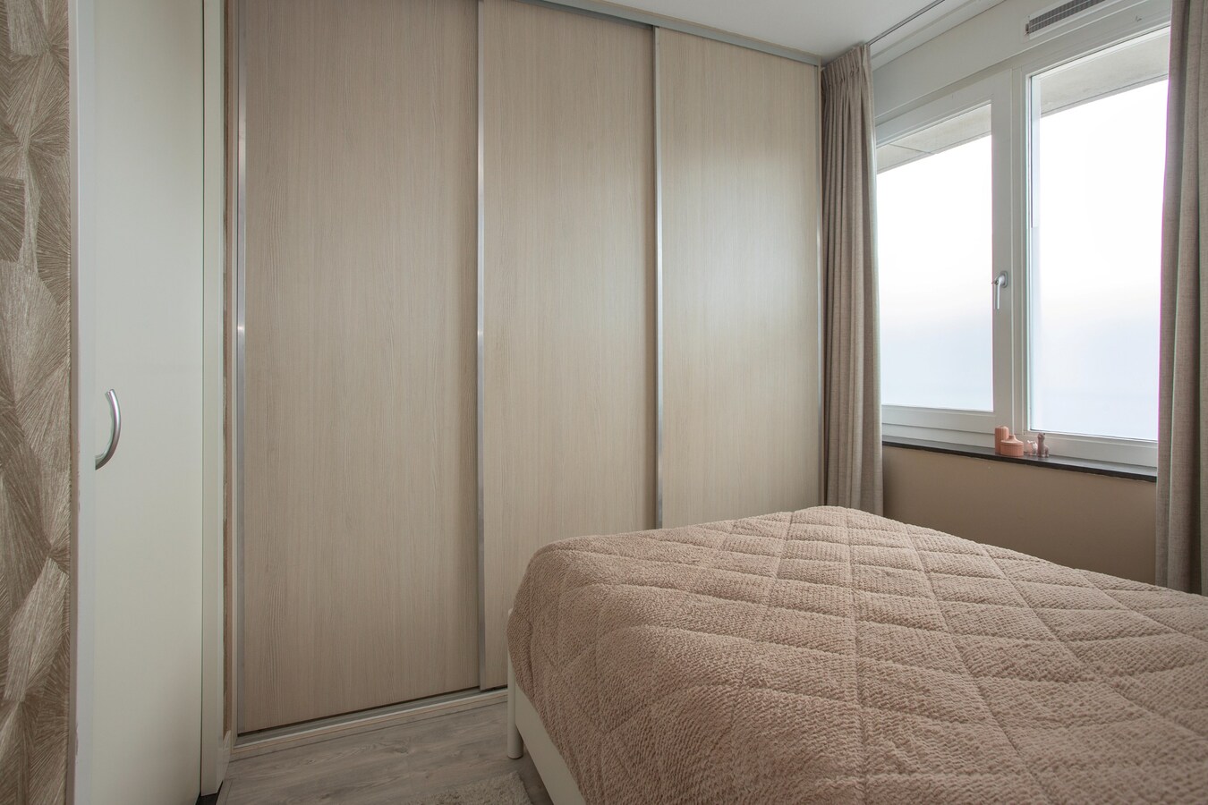 Instapklaar en modern appartement met erfpacht in hartje Bladel – mét eigen parkeerplaats en berging! 