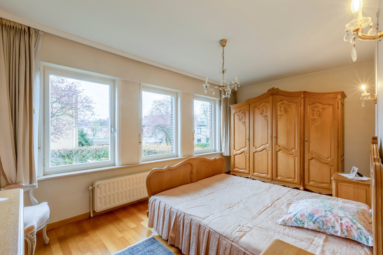 VERKOCHT --- HOB met garage en tuin te Mariakerke 