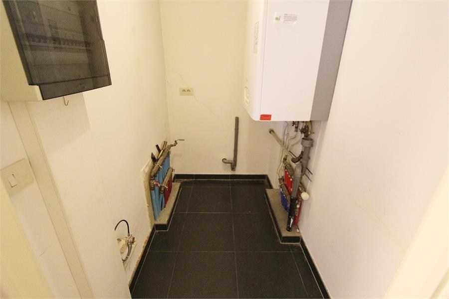 Non-meublé - Grand appartement résidentiel avec une belle vue dégagée, situé en plein centre près de l'avenue Lippens. 