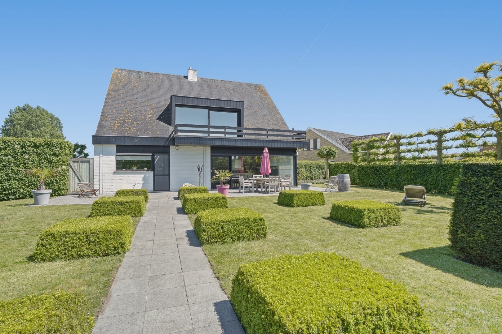 Alleenstaande woning met zonnige tuin op 980 m² 