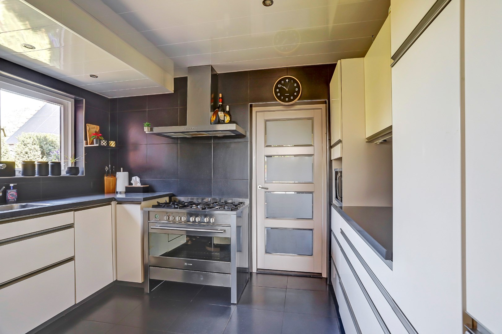 Eengezinswoning verkocht | onder voorbehoud in Oudebildtzijl