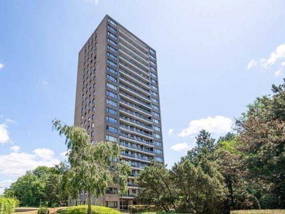 Recent gerenoveerd  drie slaapkamer appartement  met vrij zicht op Bosuilplein en ruim terras 