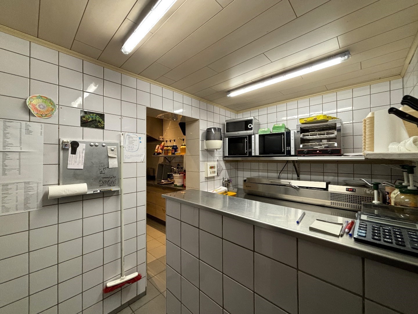 Frituur met volledige inboedel en bovengelegen appartement in Leopoldsburg 