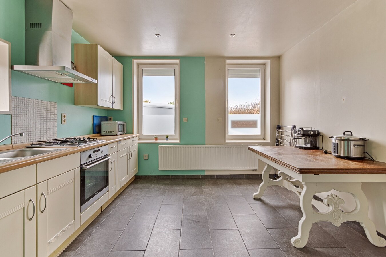 Instapklare ruime woning met praktijkruimte 