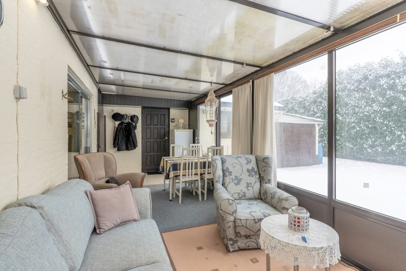 Rustig gelegen gelijkvloerse woning met garage en 3 slaapkamers in Niel-bij-As . 