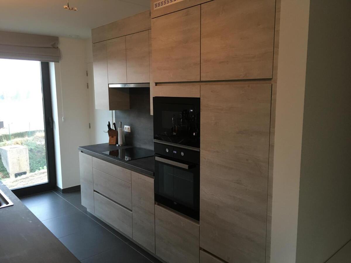 Modern, eigentijds 2 slaapkamer appartement met ondergrondse autostaanplaats 