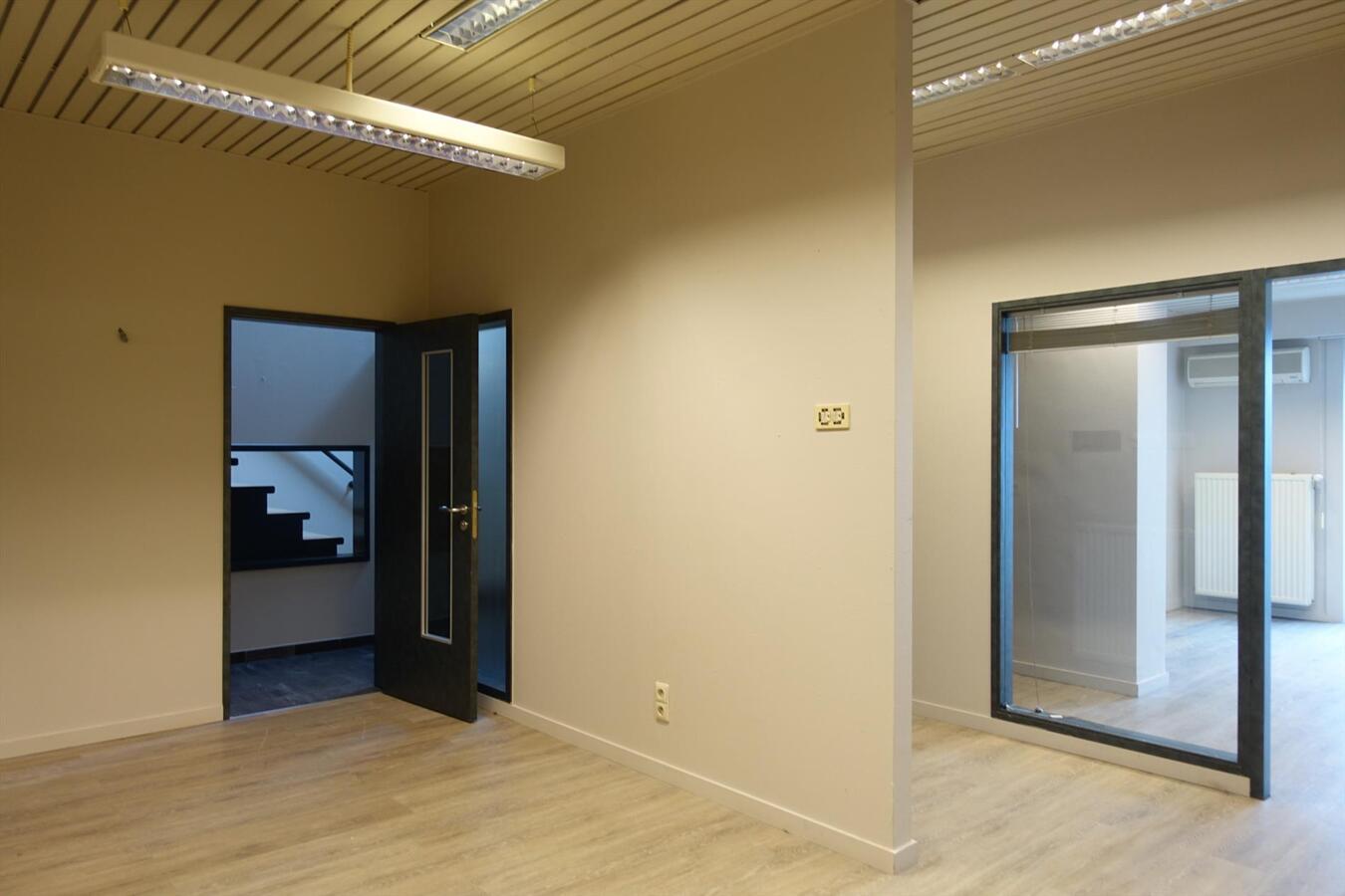 Polyvalente handelsruimte in dorpskern 