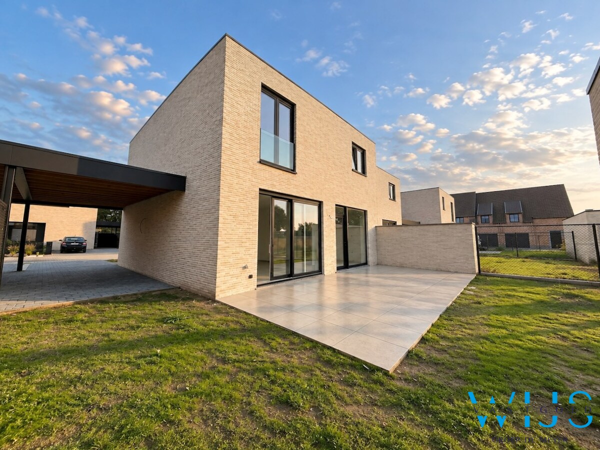 Nieuwbouw in aangename woonwijk te Oosteeklo ! 