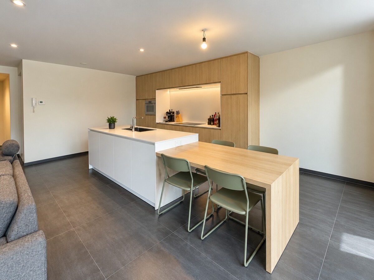Comfortabel appartement met 3 slaapkamers, terras, tuin en carport. 