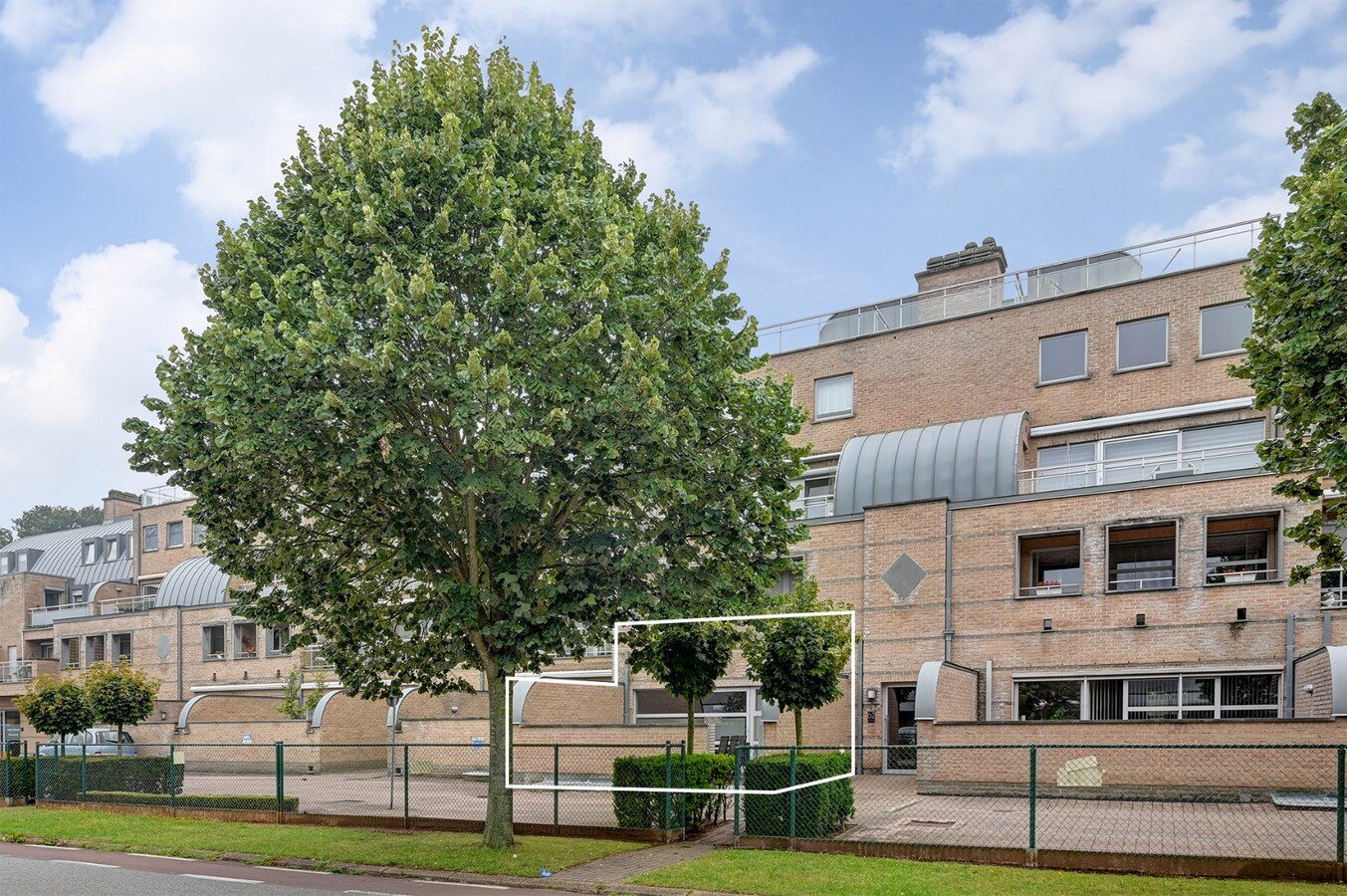 Ruim instapklaar appartement met grote terrassen 