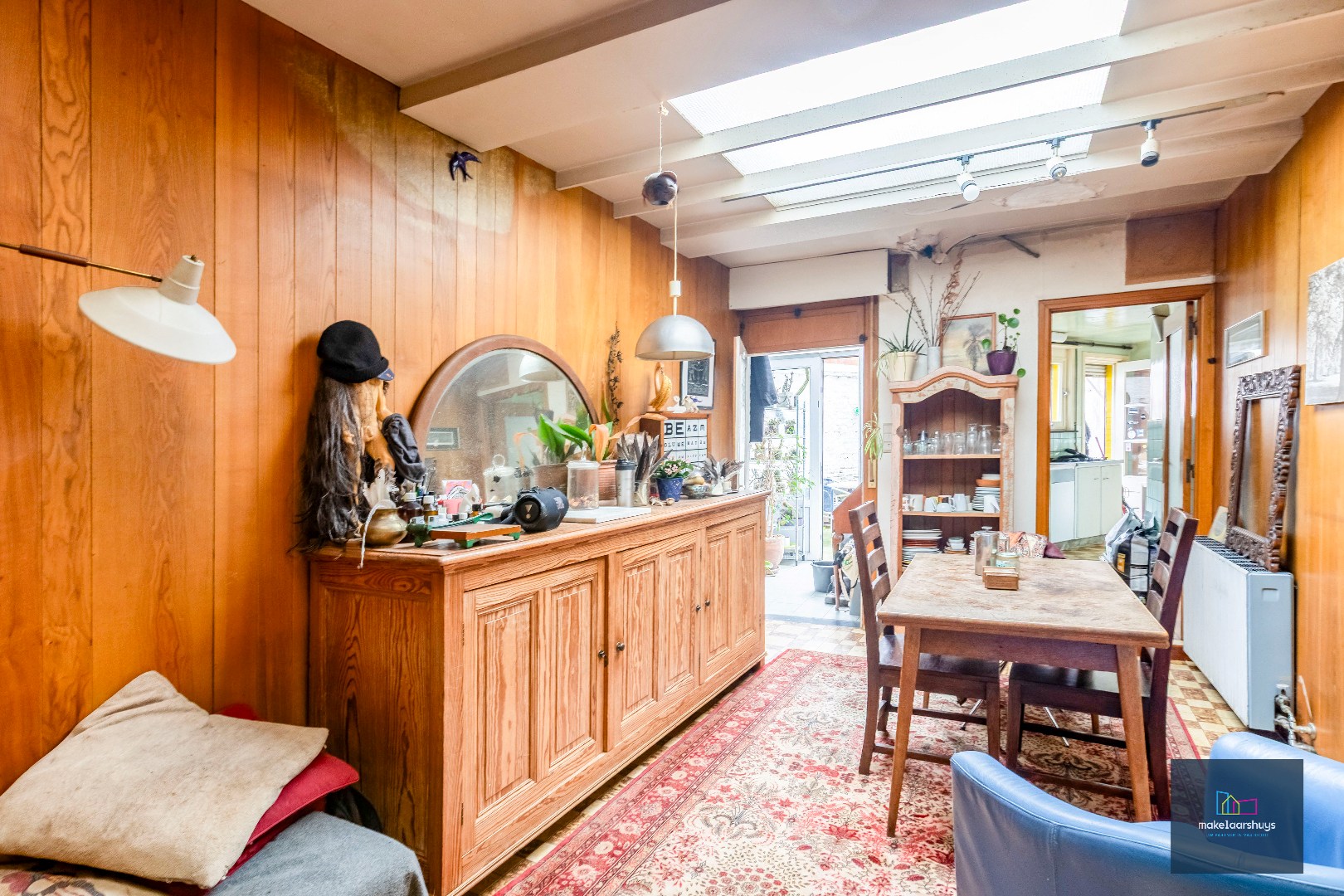 Woning met 3 slaapkamers en verrassende tuin met bijgebouwen 