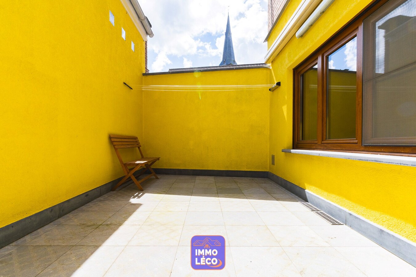 Appartement rez-de-chaussée avec terrasse, en plein centre-ville !! 