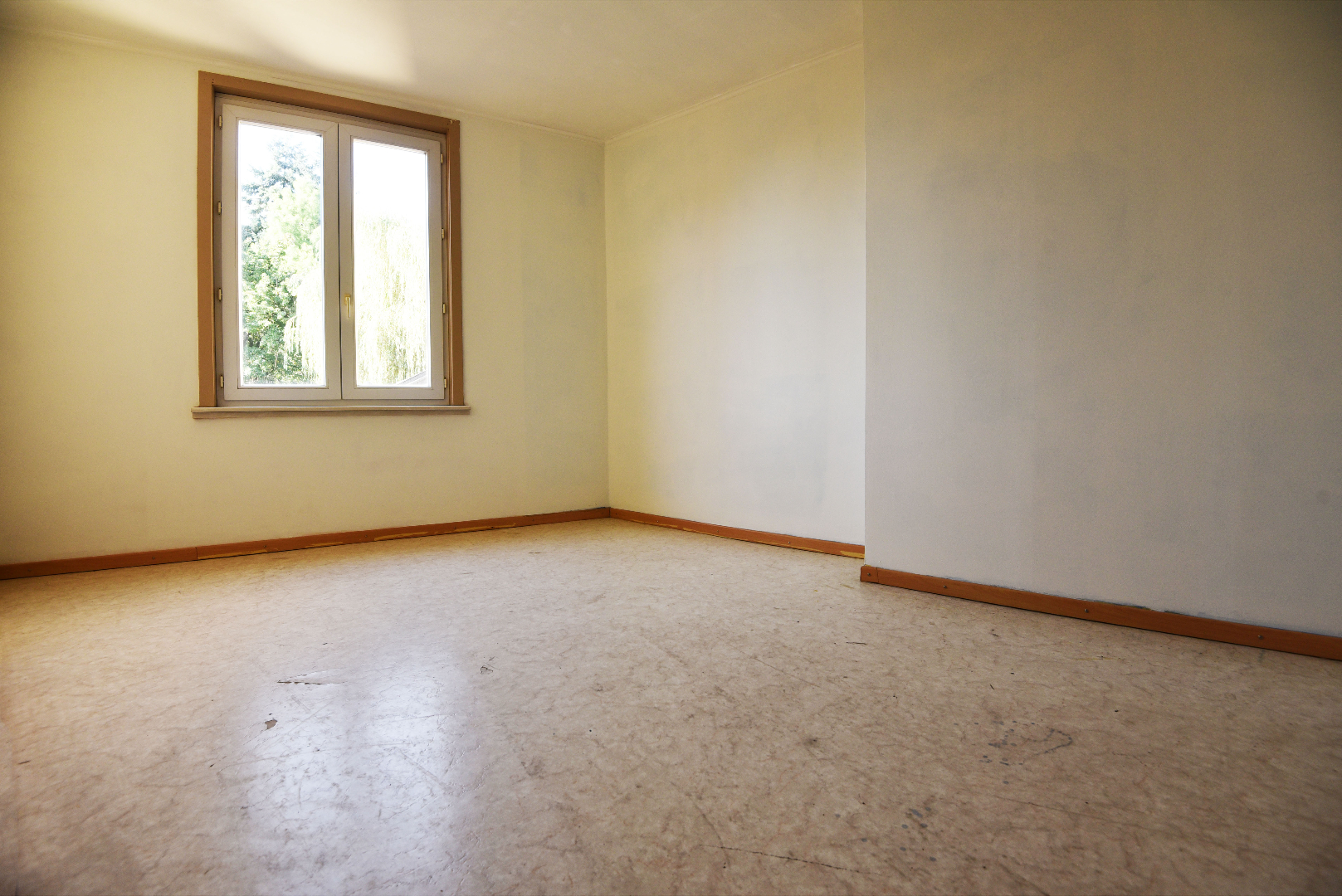 Rijwoning met 2 slpks en tuin te Eeklo 