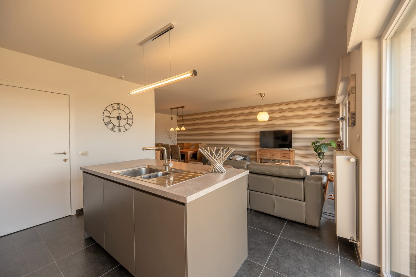 MAGNIFIEK RUIME GEZINSWONING TE BREDENE DORP 