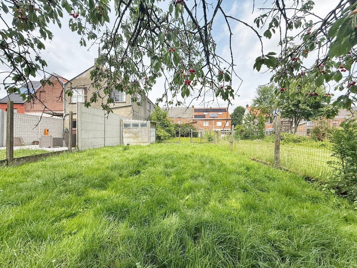 Ruime, te renoveren woning met veel potentieel te Erwetegem 