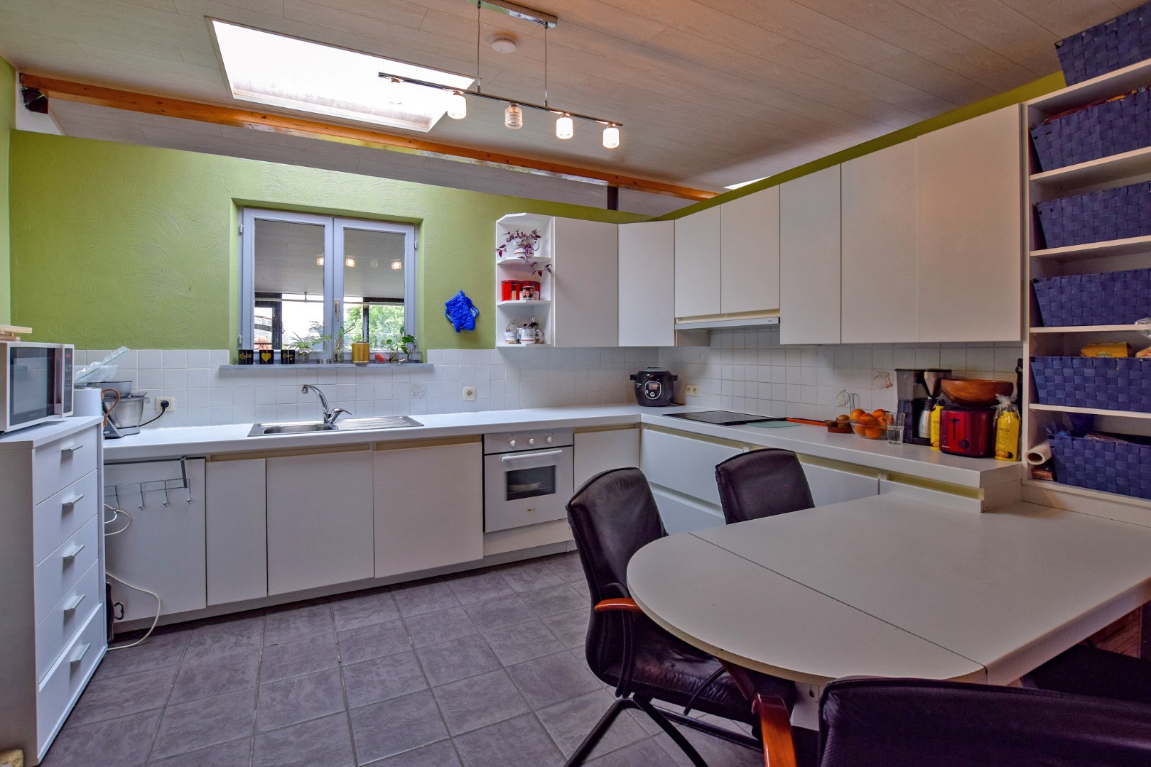 Goed gelegen gesloten bebouwing met 3 slaapkamers en tuin op 160m² te Adinkerke (De Panne). 