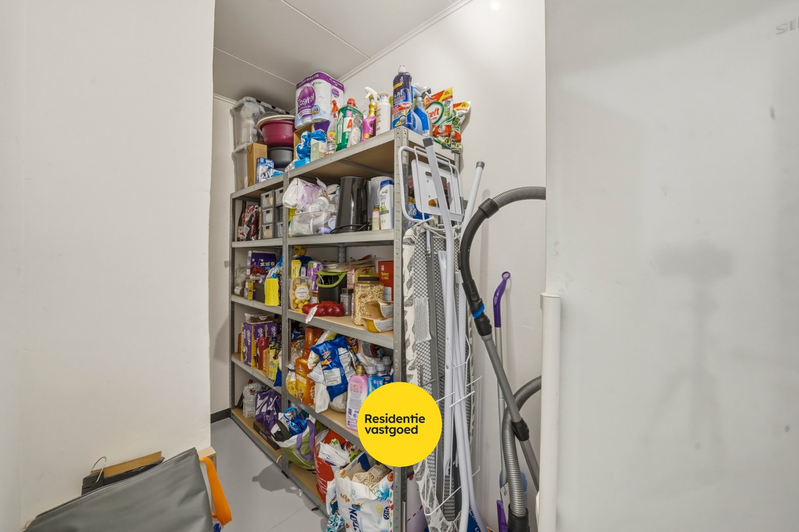 Instapklare ruime bungalow met zongerichte tuin in hartje Oudenburg! 