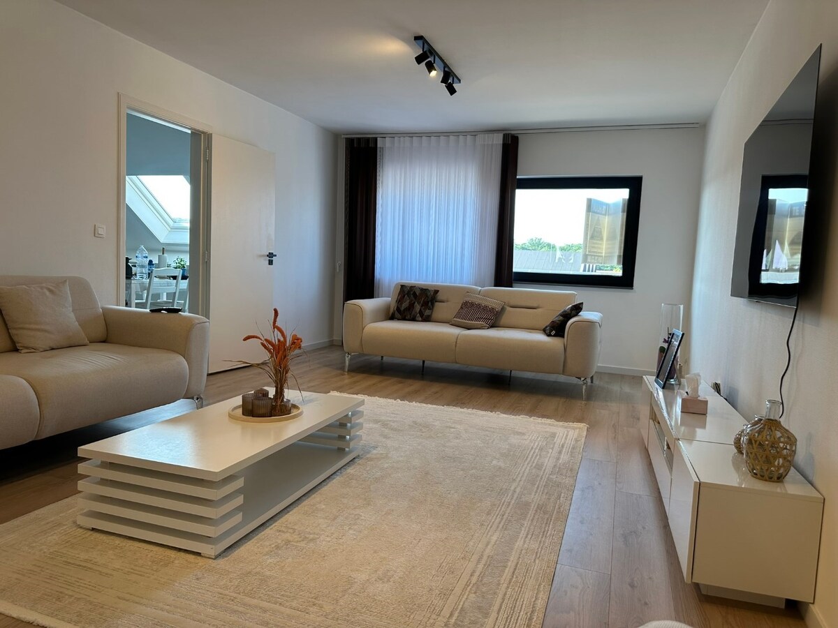 VERNIEUWD   appartement met 3 slaapkamers 