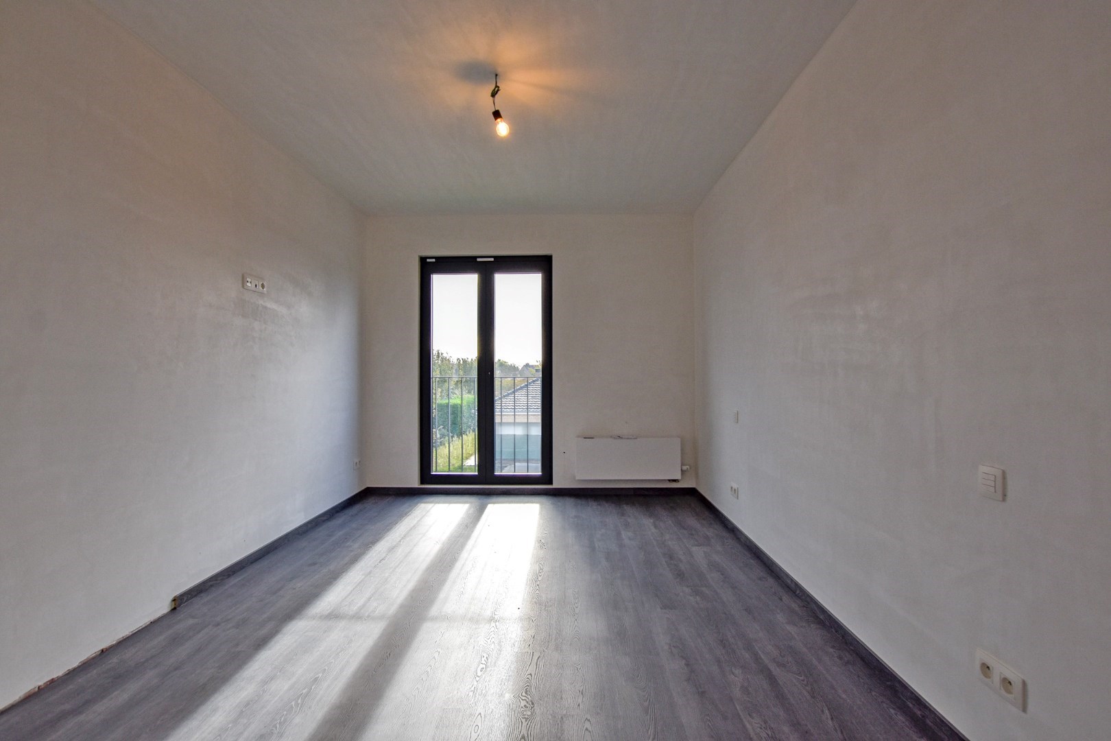 Exclusieve  energiezuinige villa (BEN-woning) met 4 slaapkamers en inpandige garage te Koksijde. 