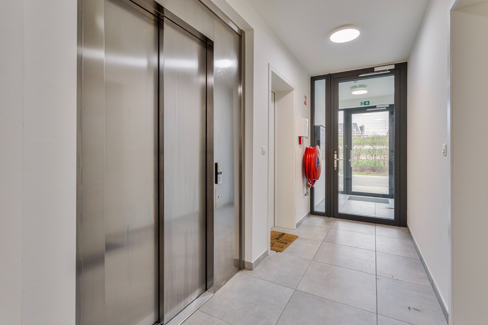 Lichtrijk nieuwbouwappartement met 3 slaapkamers, tuin, terras, kelderberging en 2 autostaanplaatsen - EPC 36 kWh/m² -bewoonbare opp. 115 m² 