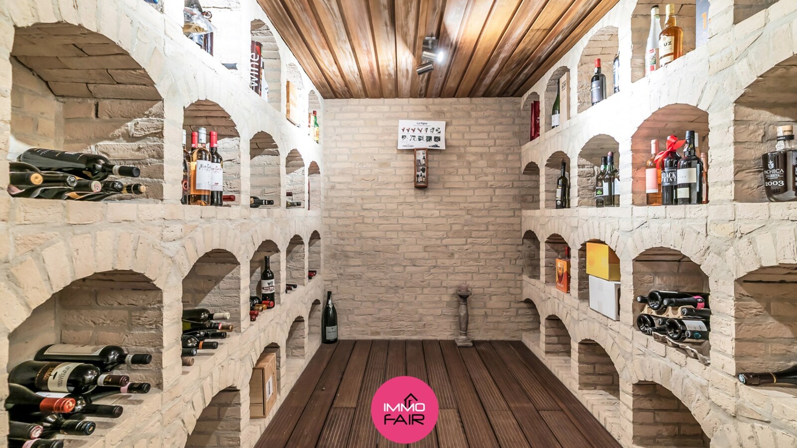 Vrijstaande woning op royaal perceel met panoramisch uitzicht, vlakbij Maastricht 