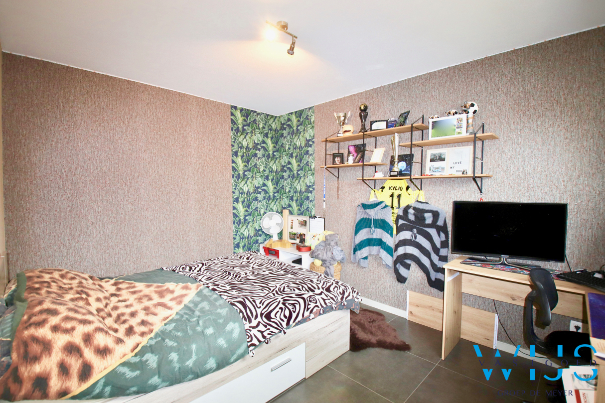 Recente ALLEENSTAANDE woning in hartje KLUIZEN 