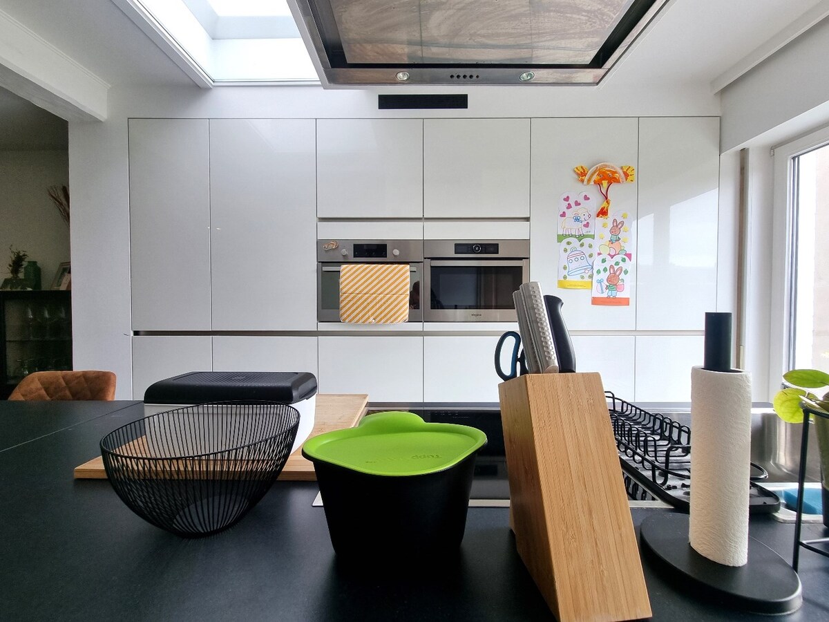 Aangename gezinswoning met tuin, garage &amp; achteruitgang - Heist 