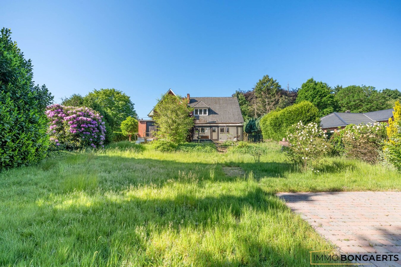 Rustig gelegen woning op een groot perceel 