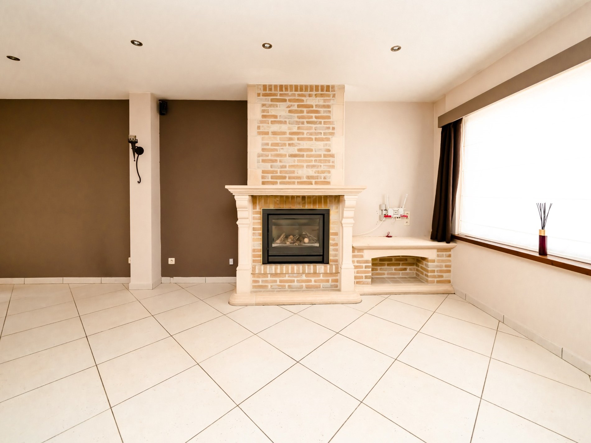 Gerenoveerde 3-gevelwoning met 3 kamers, garage en tuin 