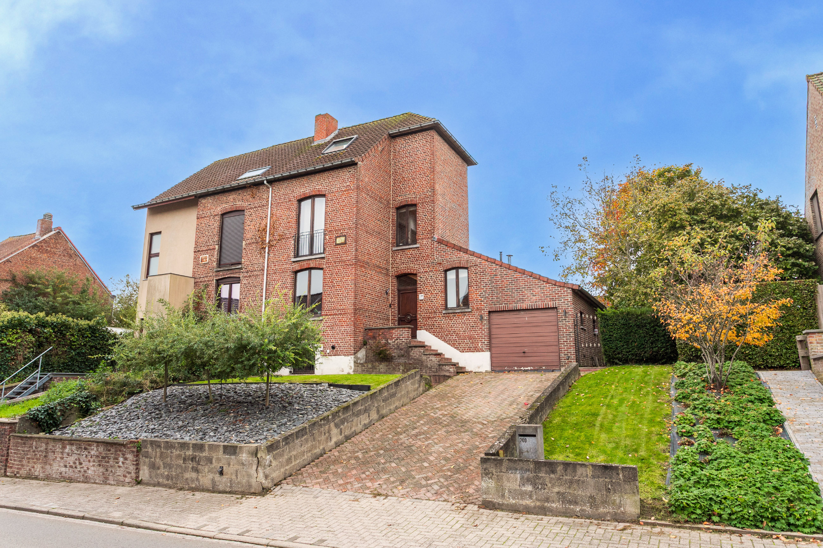 Instapklare driegevelwoning met 3 slpk te Lembeek 