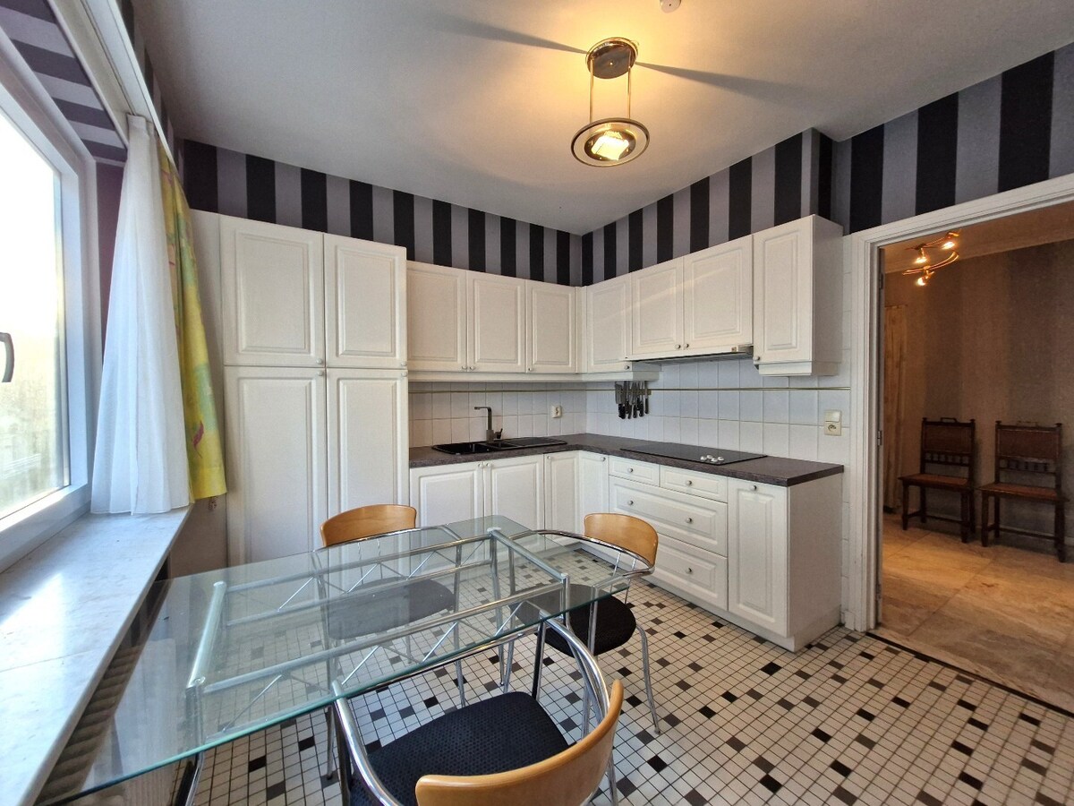 OPENDEURDAG 1/05/2026, 9:30 tot 12:00. Groot hoekappartement met open zicht over de markt te Blankenberge 