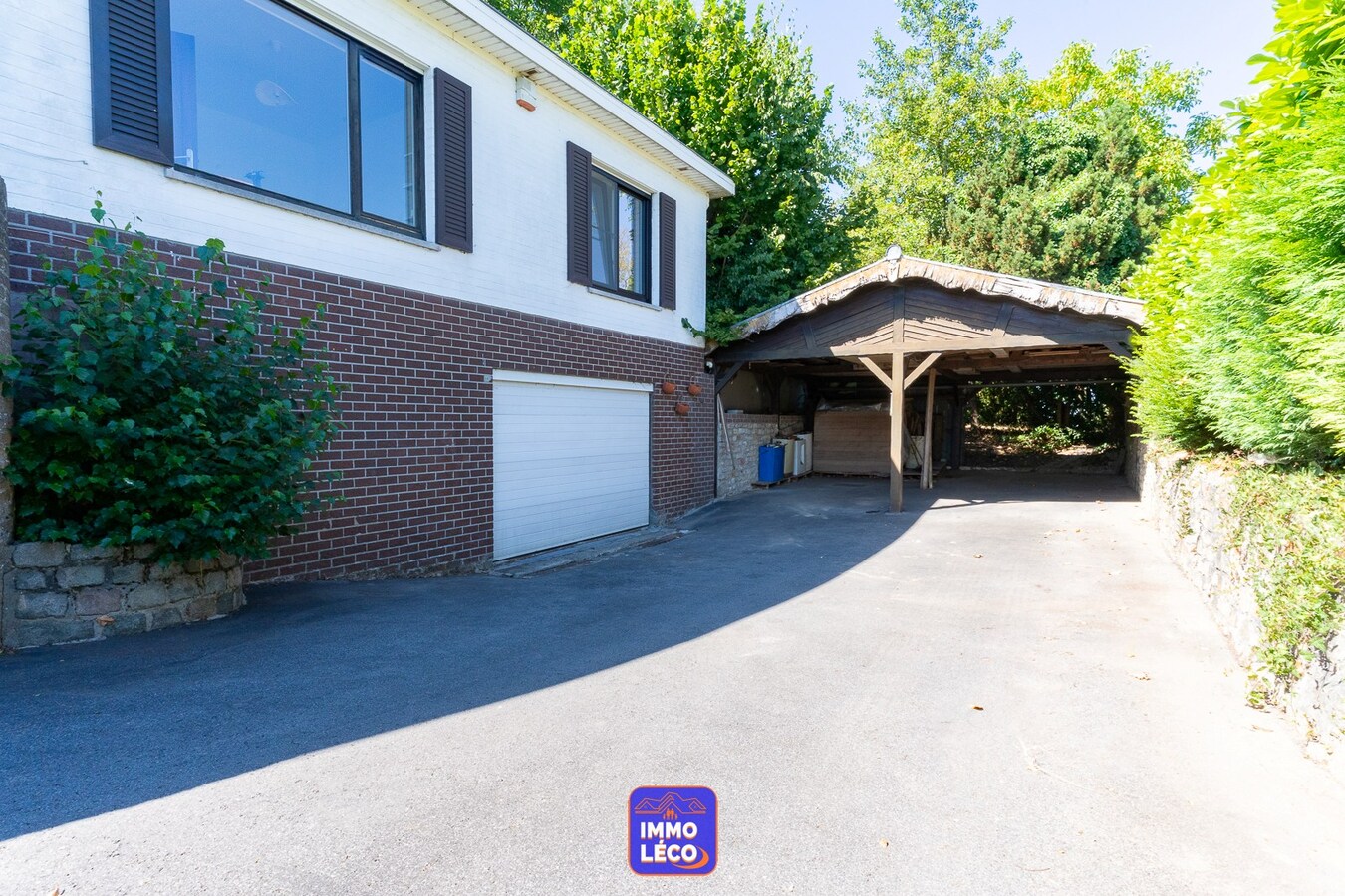 Villa "Plain-pied" érigée sur 1311m², double garage, carport, jardin, TOP SECTEUR !! 