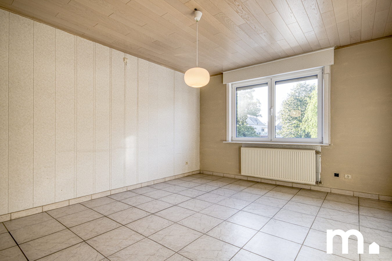Veelzijdig handelshuis met ruime woonst van 433 m², privétuin en magazijn van 135m² te Oostrozebeke 