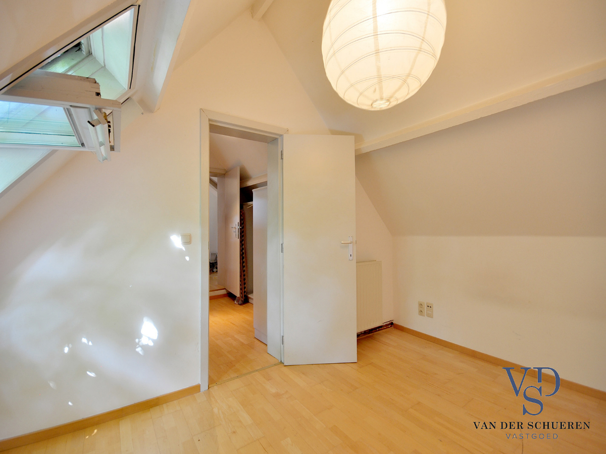 Idyllische woning met schuur. Uitzonderlijk gelegen. 