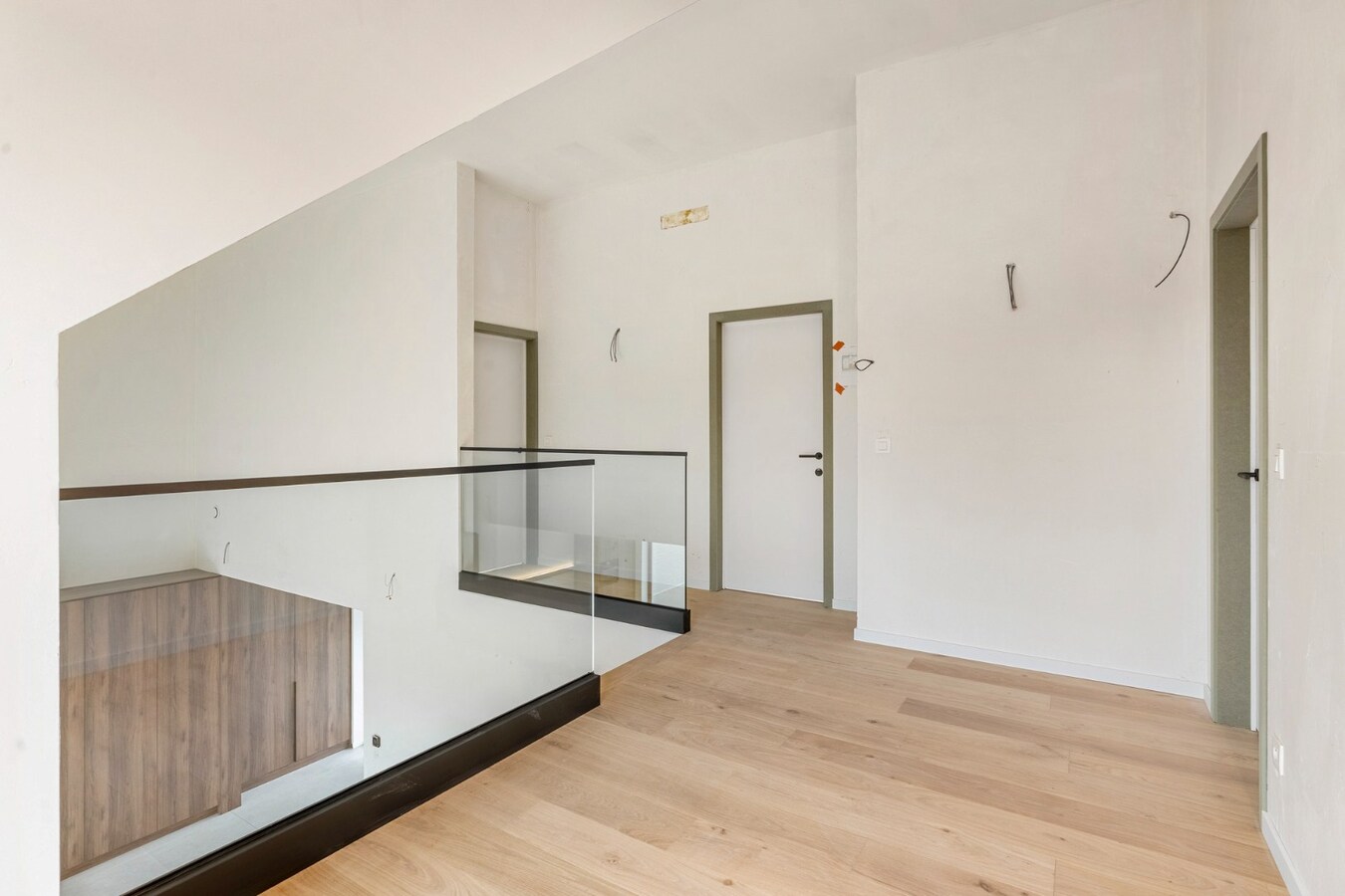 Exclusieve, volledig afgewerkte halfvrijstaande woning na transformatie van bestaande hoeve naar 2 BEN-woningen! 