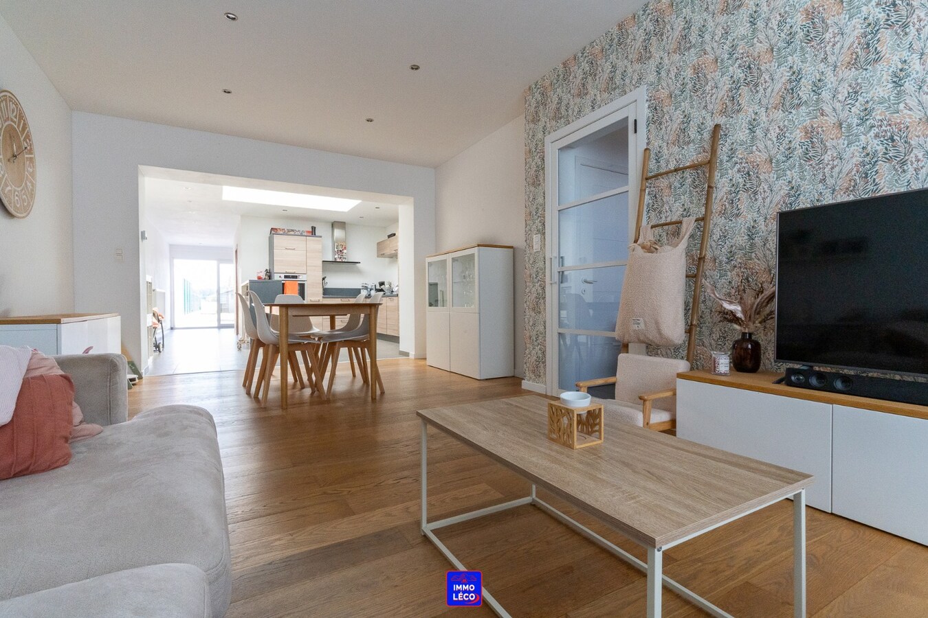Maison rénovée idéalement située, au calme, avec jardin, un véritable COUP DE CŒUR ! 