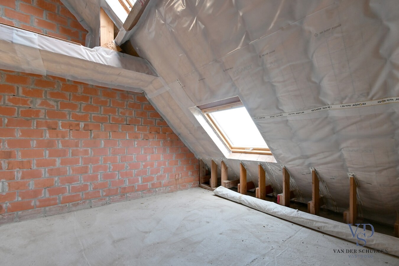 Eigentijdse woning (nog af te werken) te Vurste. 