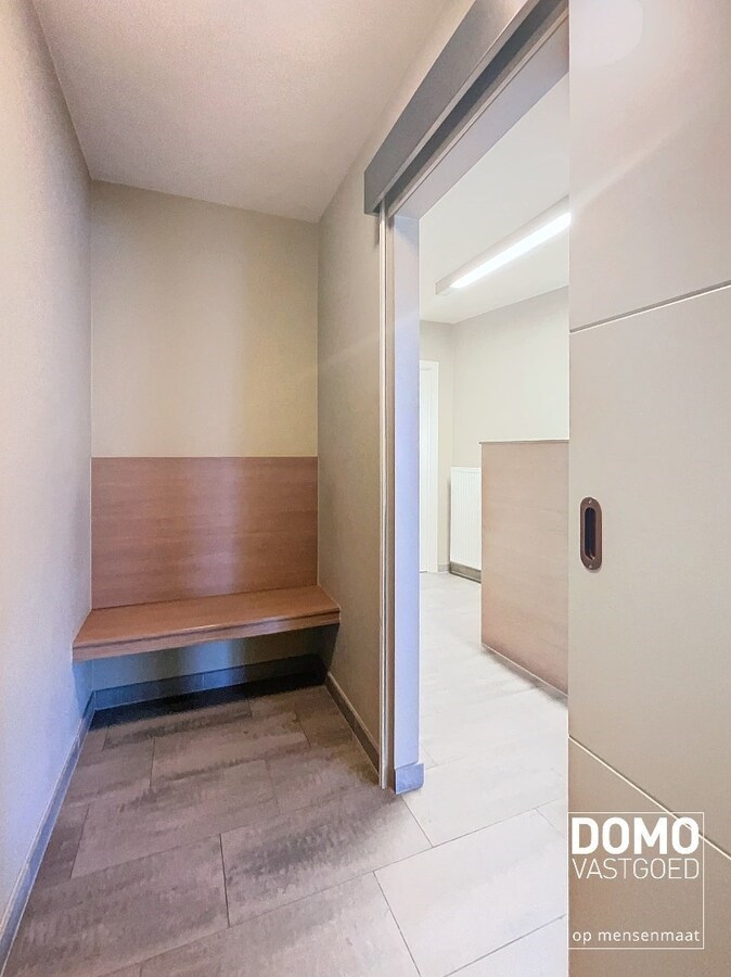 KANTOOR/PRAKTIJKRUIMTE TE HUUR IN CENTRUM KERMT MET ONDERGRONDSE AUTOSTANDPLAATS 