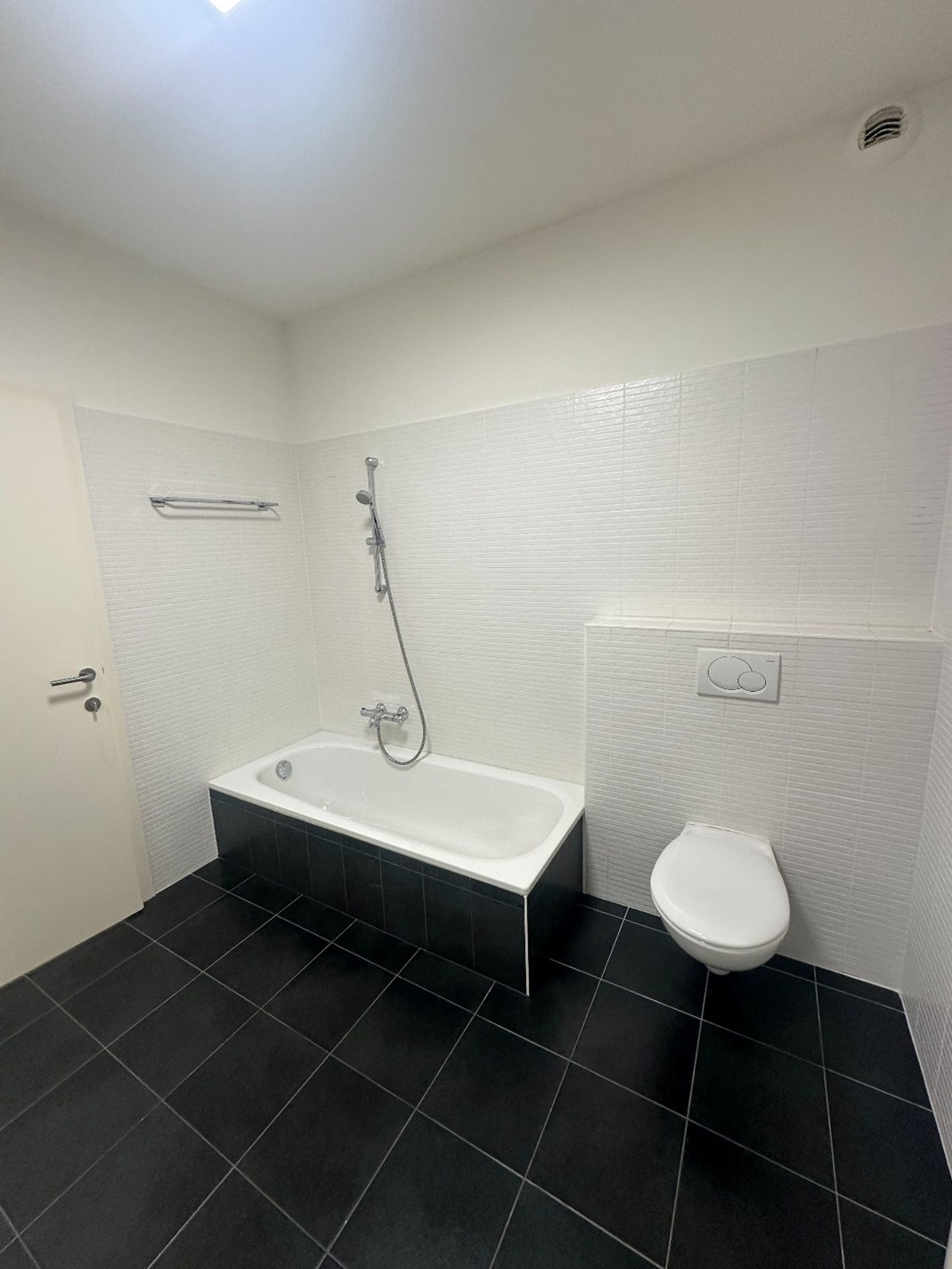 Ruim appartement met bovengrondse staanplaats nabij Sterre! 