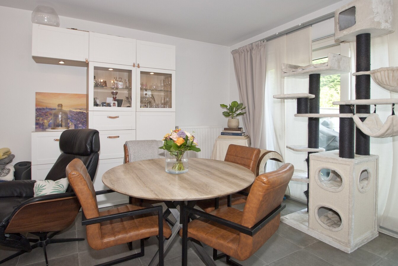 Gelijkvloersappartement met ruim terras - 2 slpks - parking 